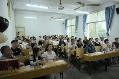 马克思主义学院召开新生家长见面会